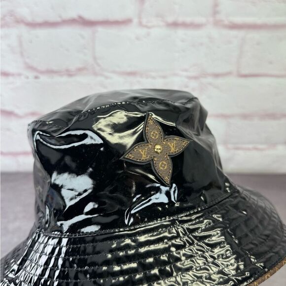 Louis Vuitton Bob Rainy Day Black Patent Bucket Hat Noir NWT - Picture 3 of 11